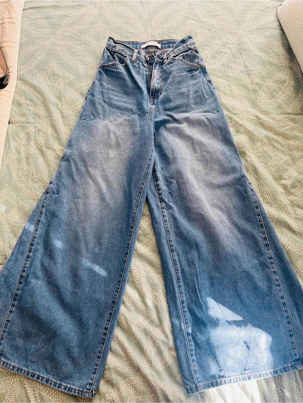 Q2 Denim Wide-Leg Flare Jeans in Light Blue Wash